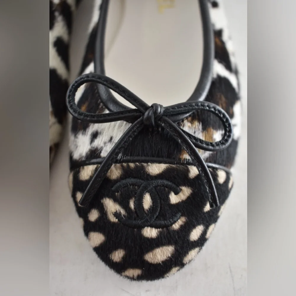 Chanel 26S Black White Brown Pony Fur CC Logo Bow Tie Ballet Ballerina Flat 38.5 - Picture 7 of 16